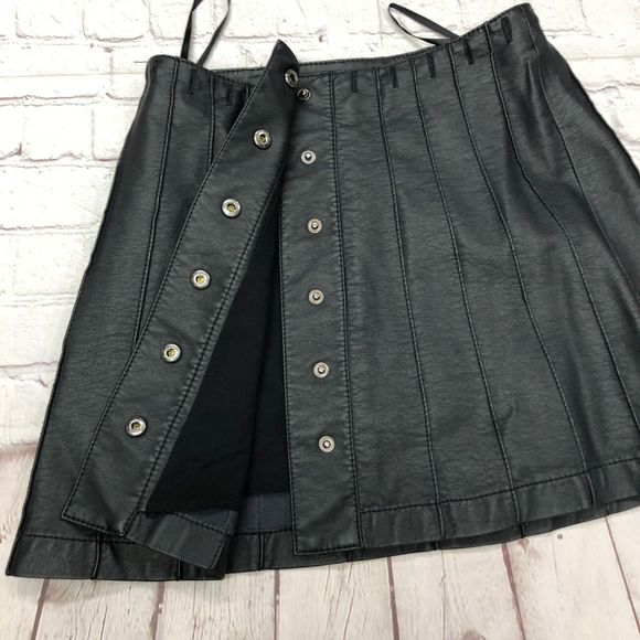Free People Women Faux Leather Snap Button Mini Skirt Size 2 Black M122 -28 - Picture 7 of 15
